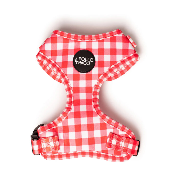 Arnés rojo de cuadros vichy para perro marca Pollo & Paco, diseño cómodo y ajustable, ideal para paseos diarios con estilo y seguridad