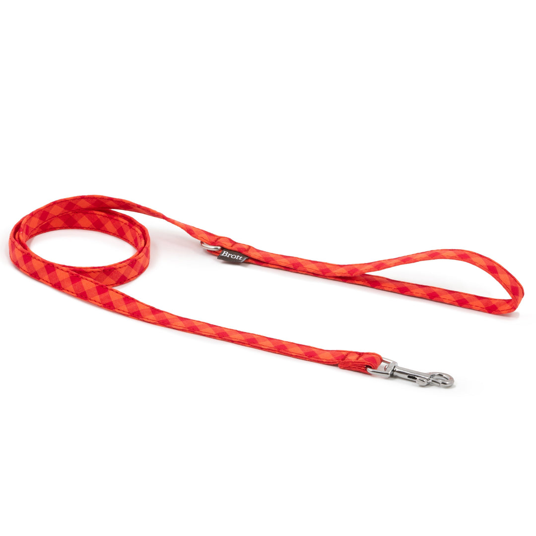 Correa para perro Granada de Brott en vista extendida con tejido Vichy rojo y blanco