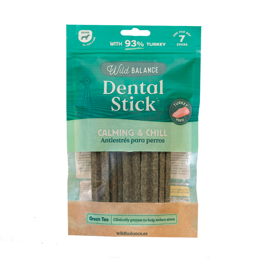 Sticks dentales Calm & Chill de Wild Balance con pavo, té verde y menta, snack natural para perros que ayuda a reducir el estrés y la placa dental.