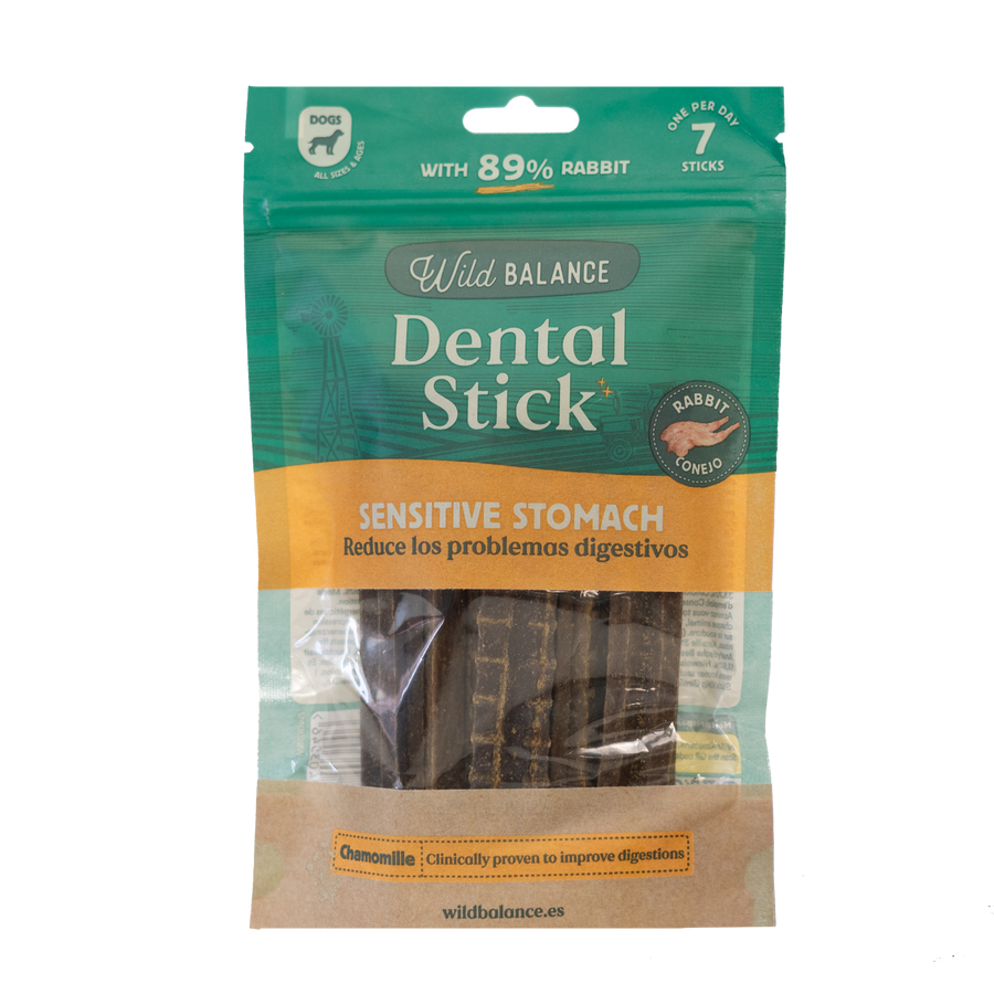 Sticks dentales Sensitive Stomach de Wild Balance con conejo, camomila y salvia, snack natural para perros que cuida los dientes y favorece digestiones suaves