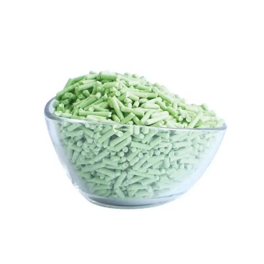 Pellets de soja 100 % naturales con aroma a té verde, de textura suave y aglomeración rápida, ideales para un arenero limpio y cómodo para tu gato.