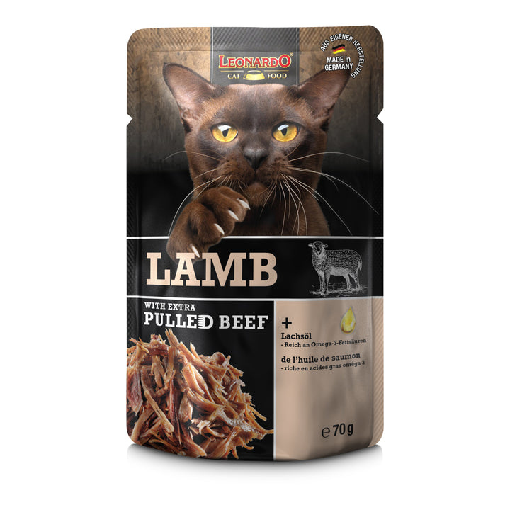 Comida húmeda para gatos LEONARDO Lamb with Extra Pulled Beef en sobre de 70 g, cordero con ternera desmenuzada y aceite de salmón