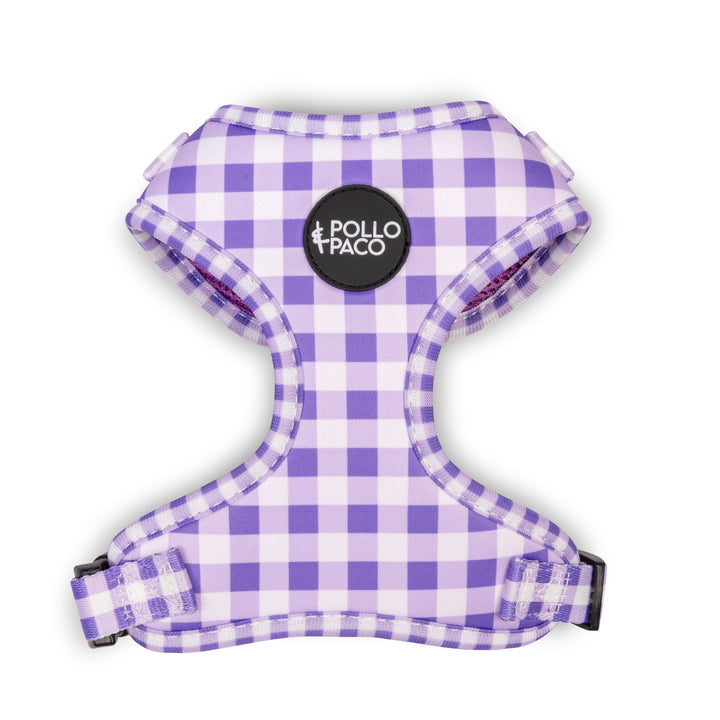 Arnés morado de cuadros vichy para perro marca Pollo & Paco, diseño cómodo y ajustable, ideal para paseos diarios con estilo y seguridad.