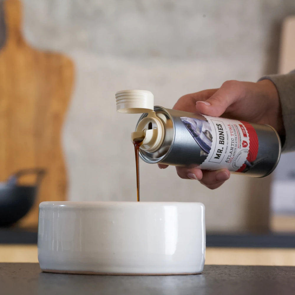 Aceite de sardina para perros sobre pienso – suplemento natural rico en Omega-3 marino, glucosamina y condroitina.