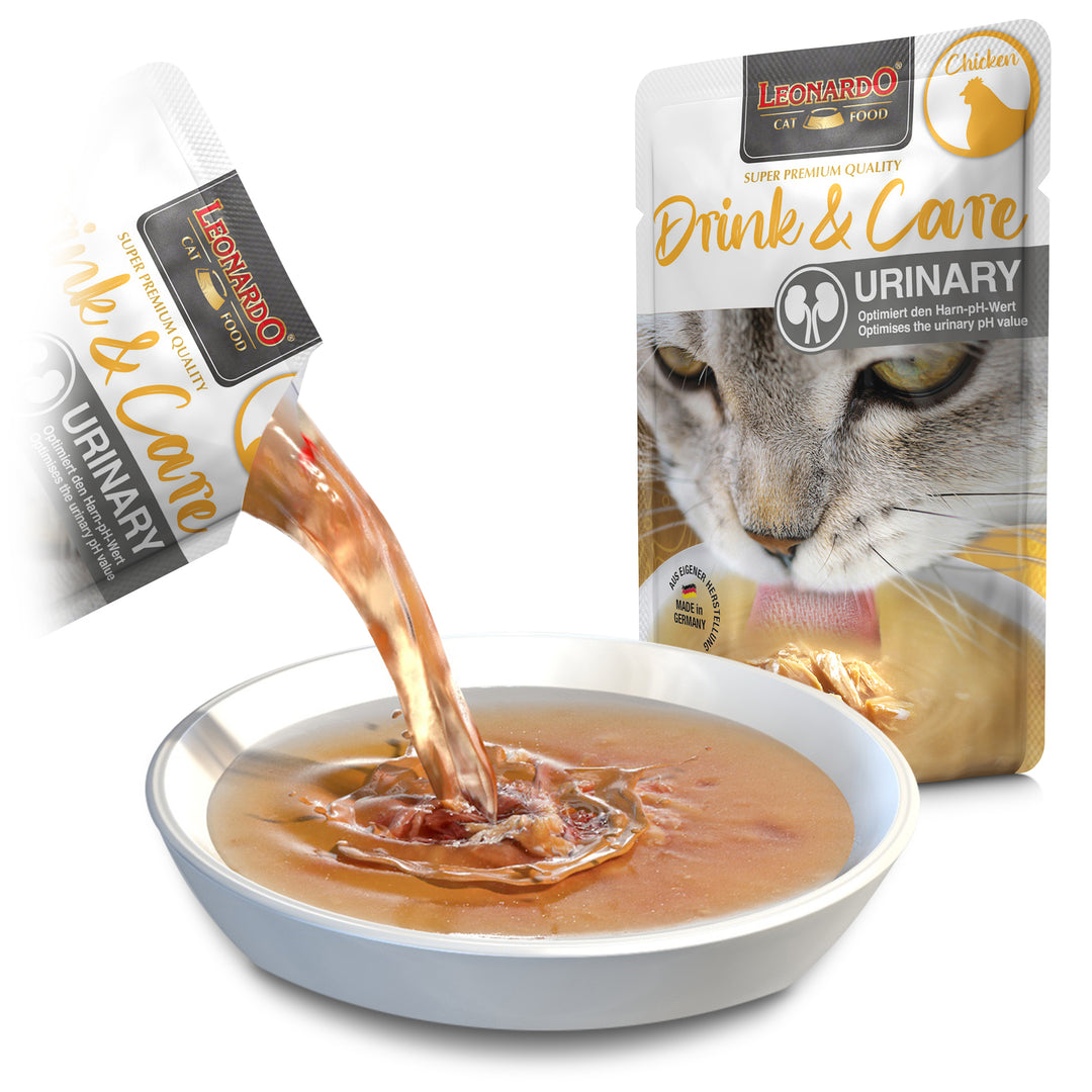 Leonardo Drink & Care Urinary de pollo servido en cuenco, caldo para gatos que promueve la hidratación y el cuidado del tracto urinario.