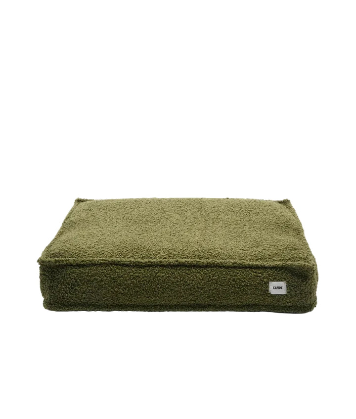 detalle de cama cuadra de borreguito verde de la marca cafide
